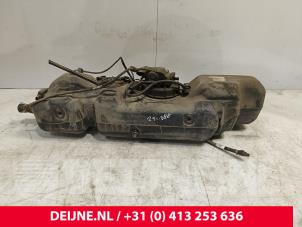 Gebruikte Adblue tank Volkswagen Crafter 2.5 TDI 30/35/50 Prijs € 369,05 Inclusief btw aangeboden door van Deijne Onderdelen Uden B.V.