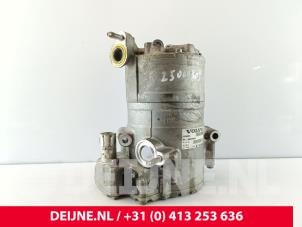 Gebruikte Pomp Airco Volvo XC90 II 2.0 T8 16V Twin Engine AWD Prijs € 500,00 Margeregeling aangeboden door van Deijne Onderdelen Uden B.V.