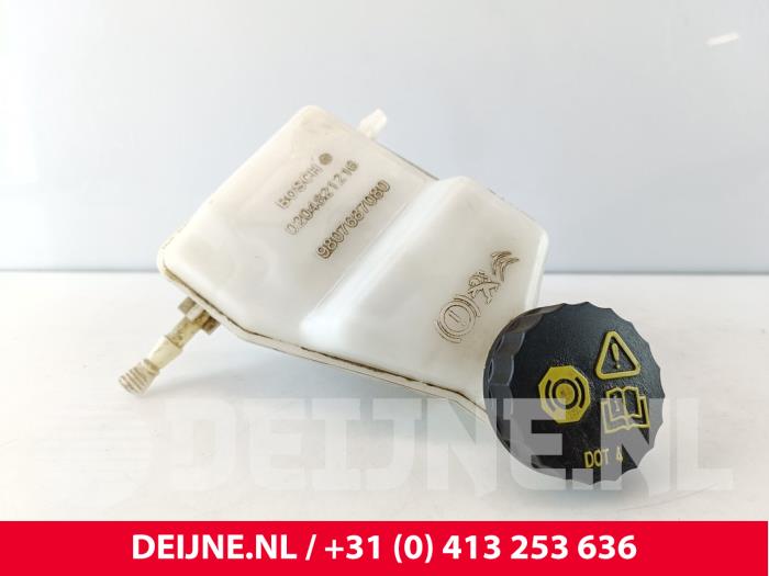 Toyota Pro-Ace City Brake fluid reservoir O275338