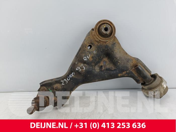 Mercedes Vito Draagarm onder rechts-voor O275369
