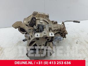 Volkswagen Caddy Gearbox O275628 photo 3