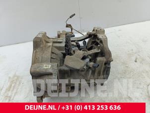 Volkswagen Caddy Gearbox O275628 photo 2