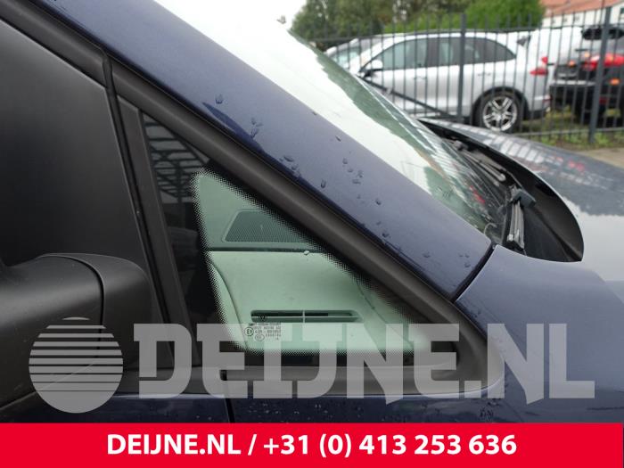 Volkswagen Caddy Quarter light, front right O275671