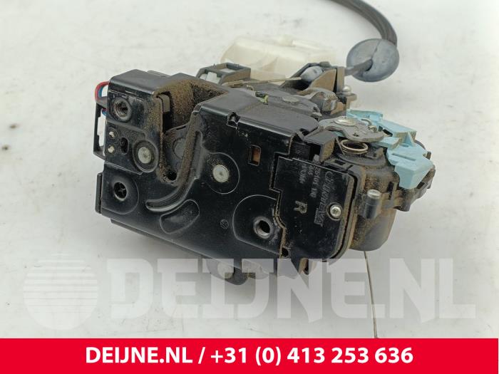 Volkswagen Caddy Door lock mechanism 2-door, right O275708