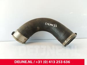 Gebruikte Luchtinlaat slang Volvo XC90 II 2.0 T8 16V Twin Engine AWD Prijs € 50,00 Margeregeling aangeboden door van Deijne Onderdelen Uden B.V.