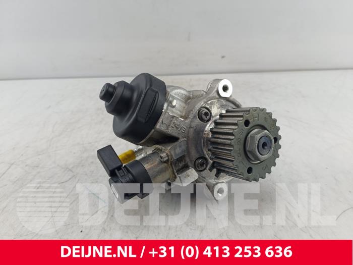 Volkswagen Caddy Mechanical fuel pump O275851