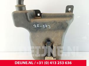Mercedes Vito Scheibensprühertank vorne O275927 foto 2