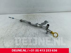 Gebruikte Peilstok Olie Renault Trafic (1FL/2FL/3FL/4FL) 2.0 dCi 16V 170 Prijs € 18,15 Inclusief btw aangeboden door van Deijne Onderdelen Uden B.V.