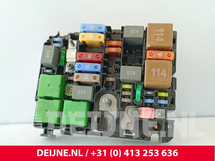 Opel Vivaro Fuse box O276087