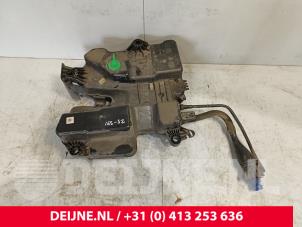 Gebruikte Tank adblue Citroen Jumpy 2.0 Blue HDI 145 Prijs € 272,25 Inclusief btw aangeboden door van Deijne Onderdelen Uden B.V.