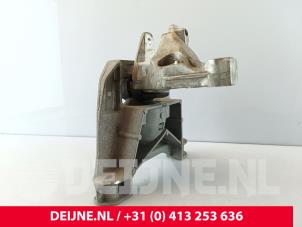 Gebruikte Motorrubber Opel Vivaro 2.0 Diesel 145 Prijs € 36,30 Inclusief btw aangeboden door van Deijne Onderdelen Uden B.V.