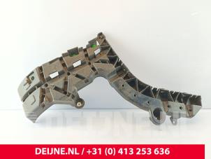 Gebruikte Bumpersteun links-achter Volvo V60 II (ZW) 2.0 T6 16V Twin Engine Prijs € 30,00 Margeregeling aangeboden door van Deijne Onderdelen Uden B.V.