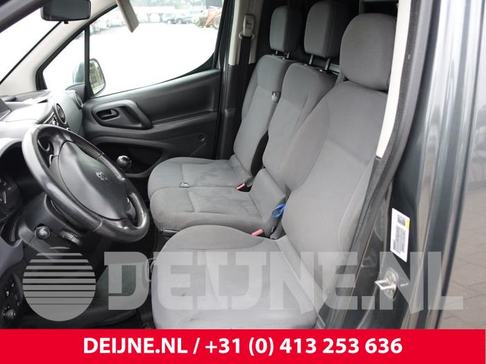 Peugeot Partner Sitz links O276335