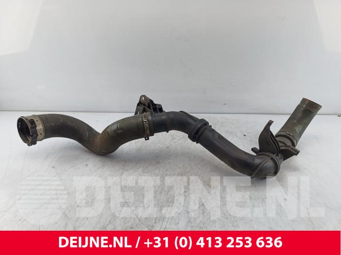 Gebruikte Intercooler Buis Renault Trafic (1FL/2FL/3FL/4FL) 1.6 dCi Twin Turbo Prijs € 48,40 Inclusief btw aangeboden door van Deijne Onderdelen Uden B.V.