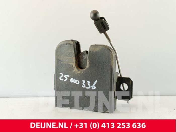 Volkswagen Caddy Schloßfänger Heckklappe O276901
