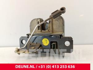 Volkswagen Caddy Schloßfänger Heckklappe O276901 foto 2