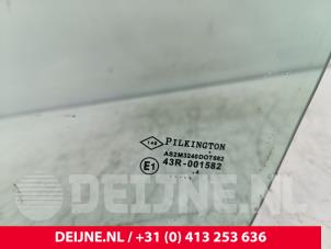 Renault Master Driehoeks Ruit links-voor O276962 foto 2