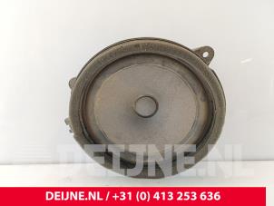 Gebruikte Luidspreker Volvo V60 II (ZW) 2.0 B3 16V Mild Hybrid Prijs € 25,00 Margeregeling aangeboden door van Deijne Onderdelen Uden B.V.