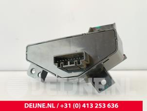 Lynk & Co 01 Panikbeleuchtung Schalter O276977 foto 2