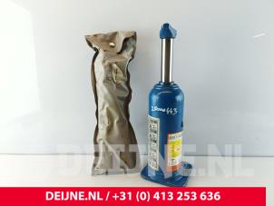 Gebruikte Krik Mercedes Sprinter 3,5t (906.63) 314 CDI 16V Prijs € 181,50 Inclusief btw aangeboden door van Deijne Onderdelen Uden B.V.