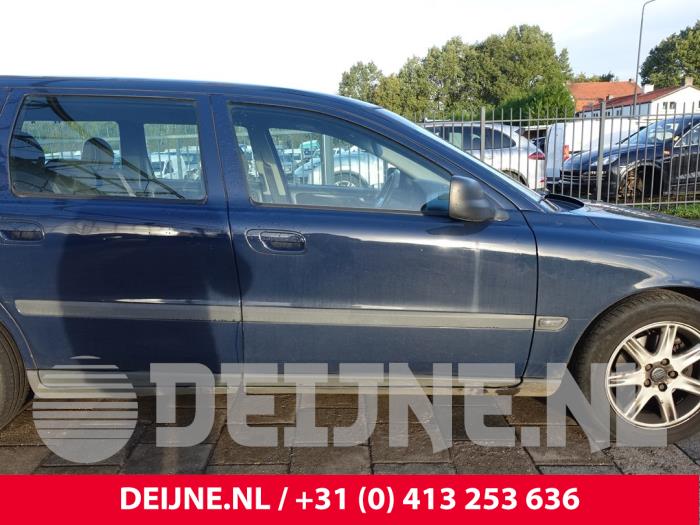 Volvo V70 Tür 4-türig rechts vorne O277056