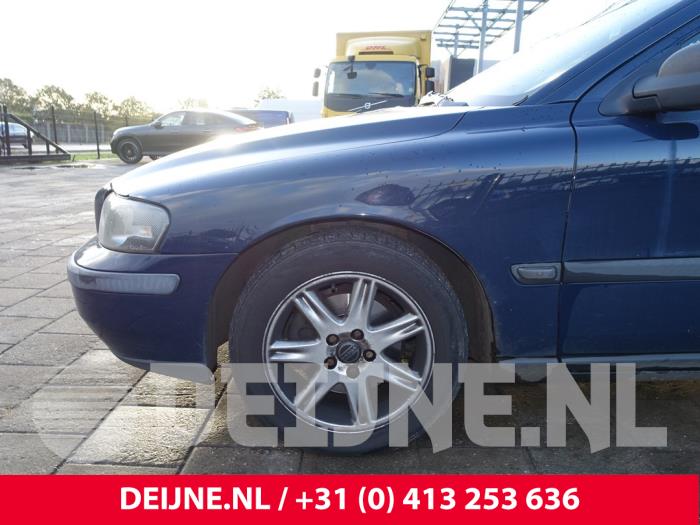 Volvo V70 Kotflügel links vorne O277063