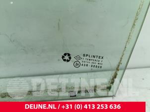 Renault Trafic Driehoeks Ruit links-voor O277194 foto 2