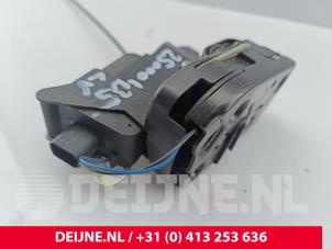 Mercedes Vito Türschlossmechanik 2-türig links O277271 foto 3