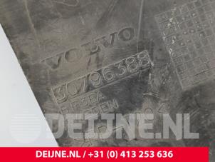 Volvo V70 Stoßstangenstütze rechts vorne O277437 foto 4