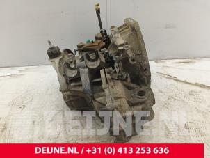 Opel Vivaro Gearbox O277444 photo 2