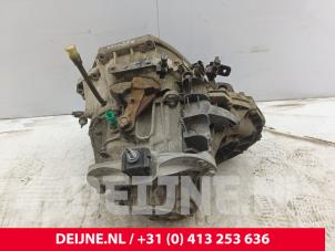 Opel Vivaro Gearbox O277444 photo 3
