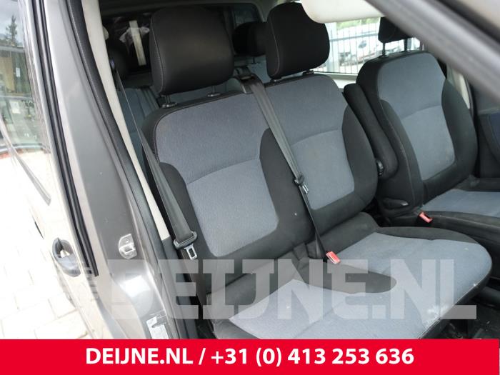 Opel Vivaro Bank rechts vorne O277461