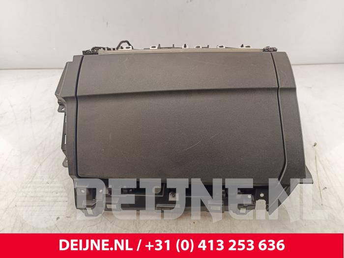 Lynk & Co 01 Dashboardkastje O277692