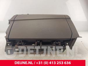 Lynk & Co 01 Glovebox O277692 photo 2