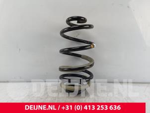 Gebruikte Veerschroef achter Ford Transit Custom 2.0 EcoBlue 110 Prijs € 54,45 Inclusief btw aangeboden door van Deijne Onderdelen Uden B.V.