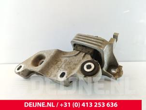 Gebruikte Motorsteun Mercedes Vito (447.6) eVito Prijs € 30,25 Inclusief btw aangeboden door van Deijne Onderdelen Uden B.V.