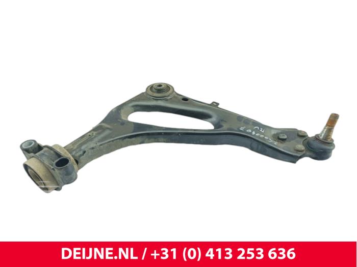 Mercedes eVito Querlenker unten rechts vorne O278039