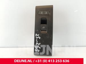 Gebruikte Schakelaar Elektrisch Raam Volvo C40 Recharge (XK) Recharge Twin 78 kWh Prijs € 18,15 Inclusief btw aangeboden door van Deijne Onderdelen Uden B.V.