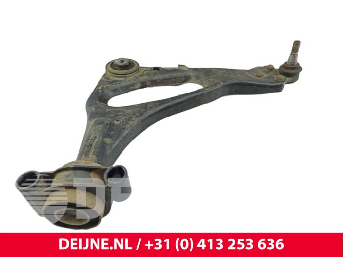 Mercedes eVito Querlenker unten rechts vorne O278150