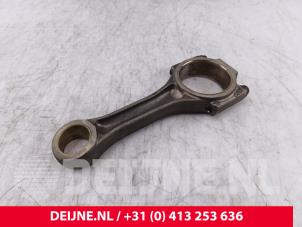 Gebruikte Drijfstang Volkswagen Multivan T5 (7E/7HC/7HF/7HM) 2.5 Tdi Prijs € 96,80 Inclusief btw aangeboden door van Deijne Onderdelen Uden B.V.