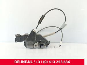 Gebruikte Deurslot Mechaniek 2Deurs rechts Peugeot Expert (V1/VA/VB/VE/VF/VT/VY) 2.0 Blue HDi 120 16V Prijs € 36,30 Inclusief btw aangeboden door van Deijne Onderdelen Uden B.V.