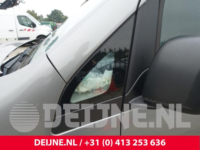 Nissan NV200 Quarter light, front left O278546
