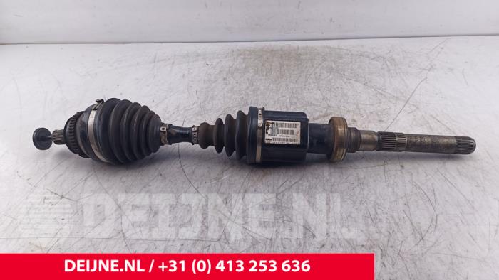 Gebruikte Aandrijfas rechts-voor Volvo S80 (TR/TS) 2.9 T6 24V Prijs € 125,00 Margeregeling aangeboden door van Deijne Onderdelen Uden B.V.