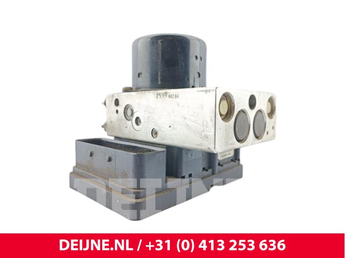 ABS Pomp van een Volvo S80 (TR/TS) 2.9 T6 24V 2003