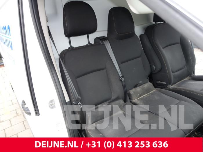Nissan NV300 Bank rechts vorne O278806