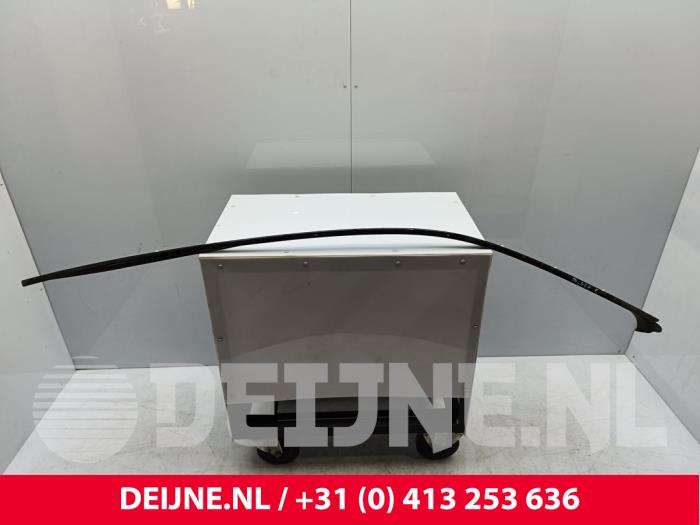 Porsche Taycan Dachleiste rechts O278788