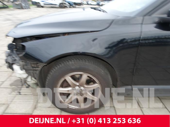 Volvo V70 Kotflügel links vorne O278920
