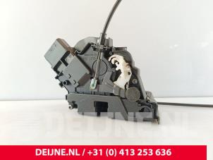 Volvo V70 Front door lock mechanism 4-door, right O278945 photo 3