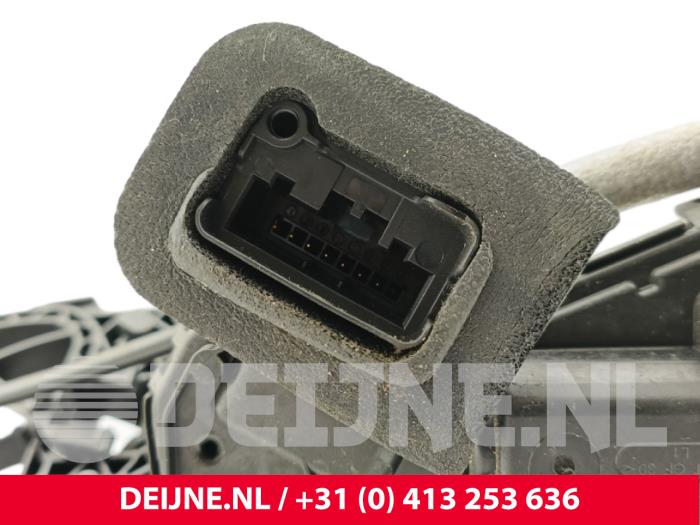 Volkswagen Caddy Door lock mechanism 2-door, left O279075
