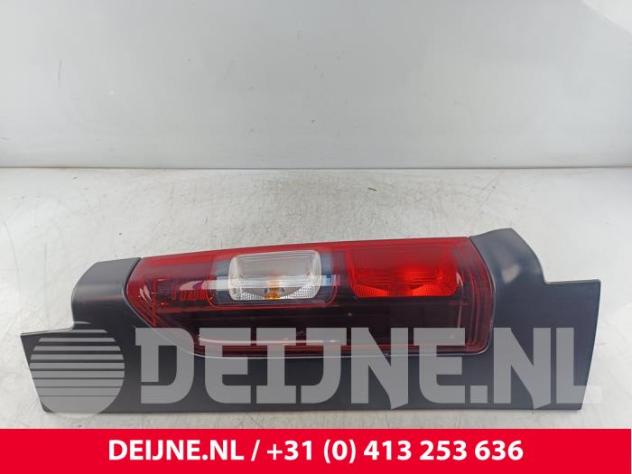 Opel Vivaro Achterlicht links O279100